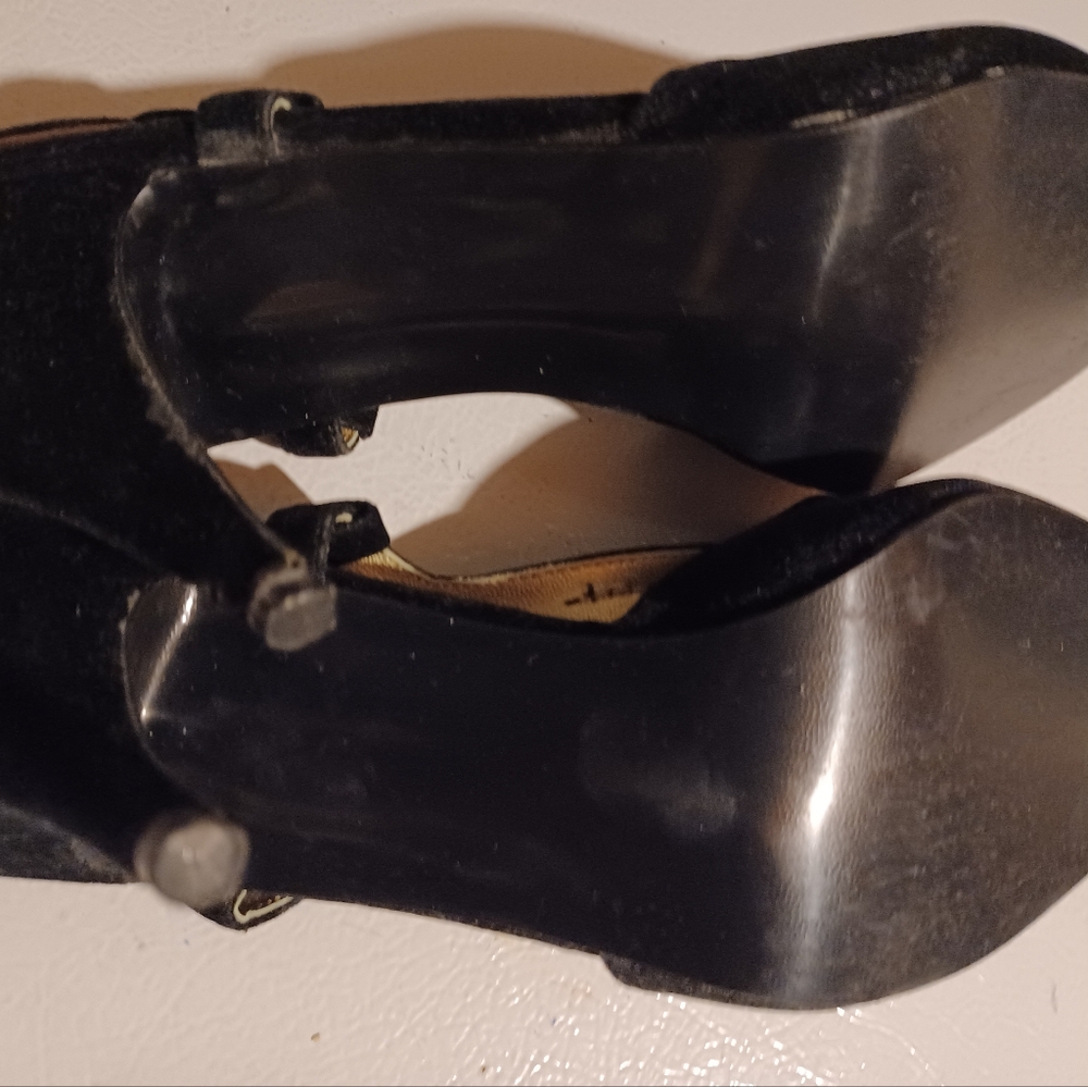 Shoes - Picture 7 of 7